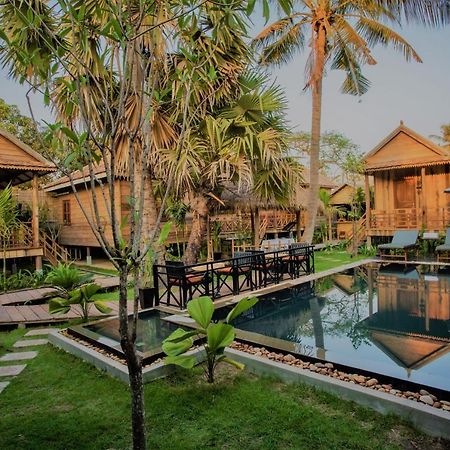 The Wood Family Retreat Hotell Phumi Trapeang Rung Exteriör bild