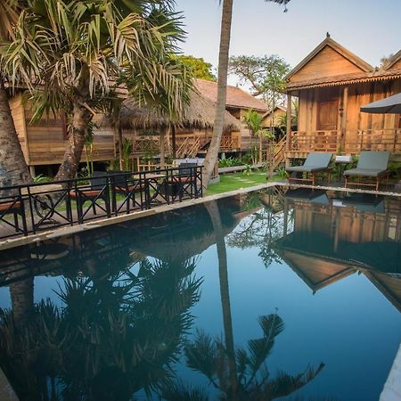 The Wood Family Retreat Hotell Phumi Trapeang Rung Exteriör bild