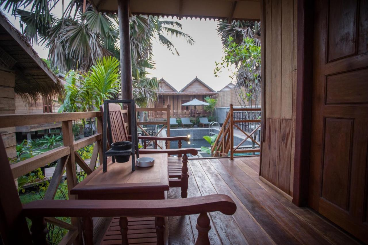 The Wood Family Retreat Hotell Phumi Trapeang Rung Exteriör bild