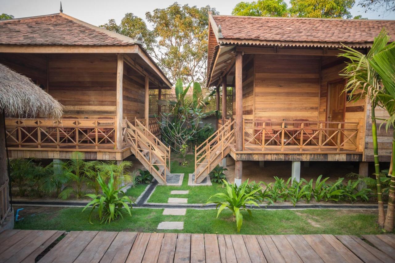 The Wood Family Retreat Hotell Phumi Trapeang Rung Exteriör bild