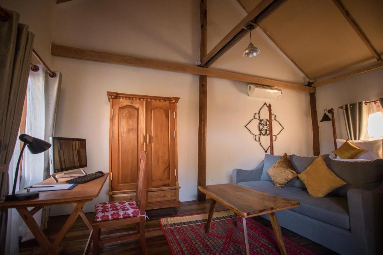The Wood Family Retreat Hotell Phumi Trapeang Rung Exteriör bild