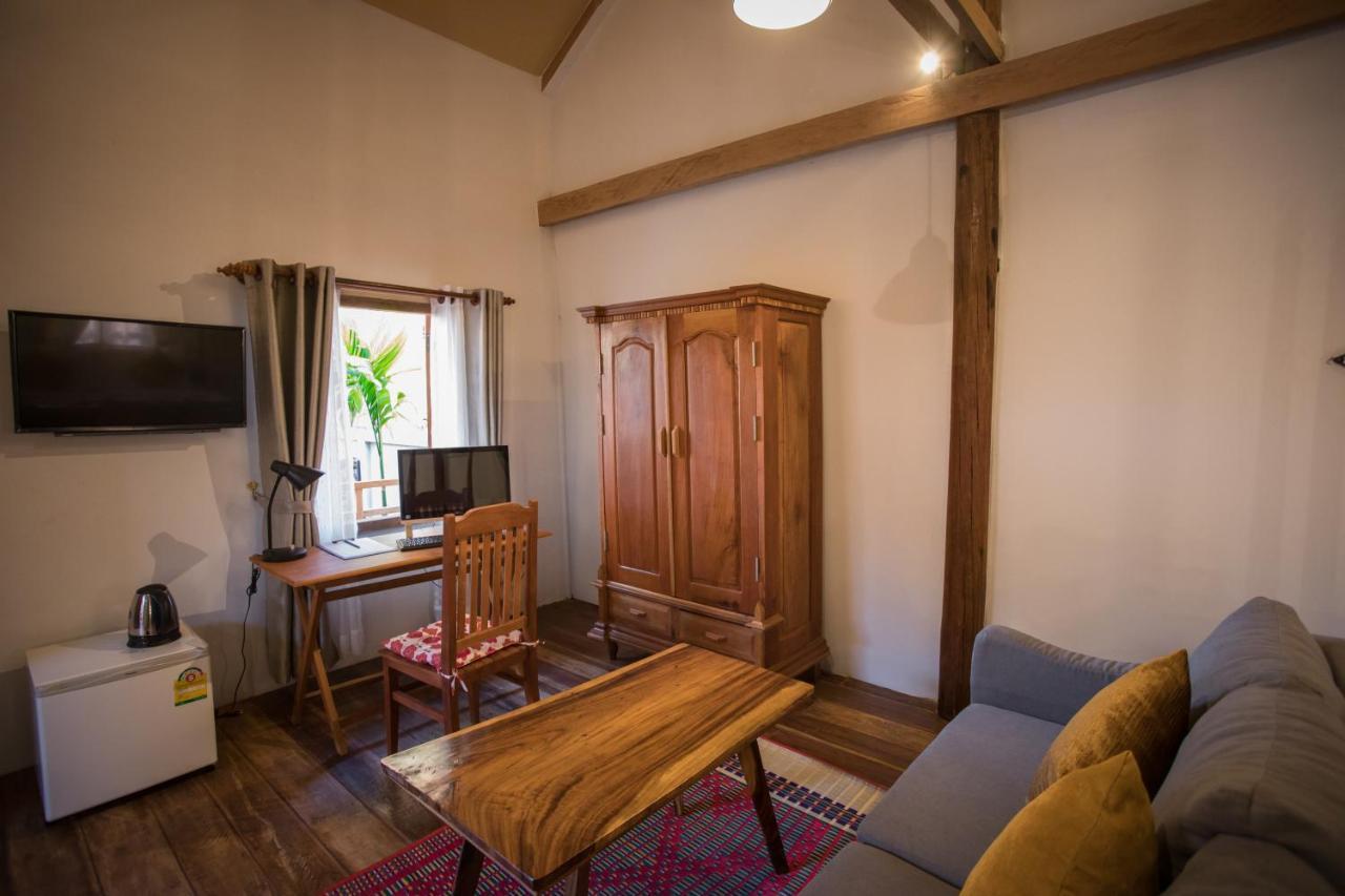 The Wood Family Retreat Hotell Phumi Trapeang Rung Exteriör bild