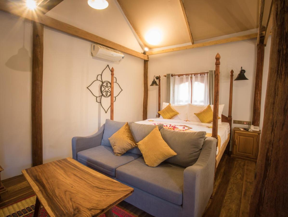 The Wood Family Retreat Hotell Phumi Trapeang Rung Exteriör bild